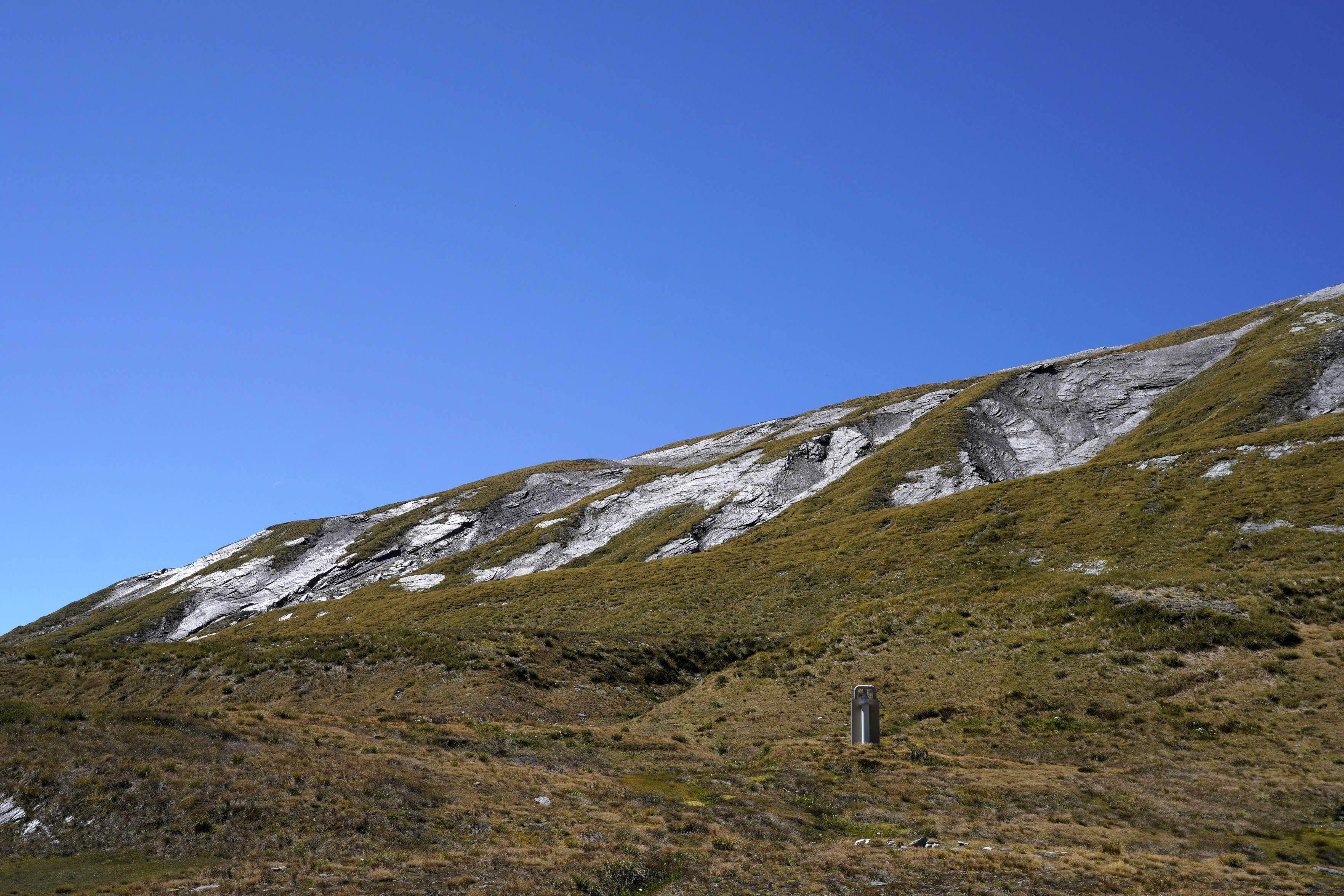 Up top there is a campsite (beware kea) and hence also a toilet. We did run into one person who was planning to camp there.