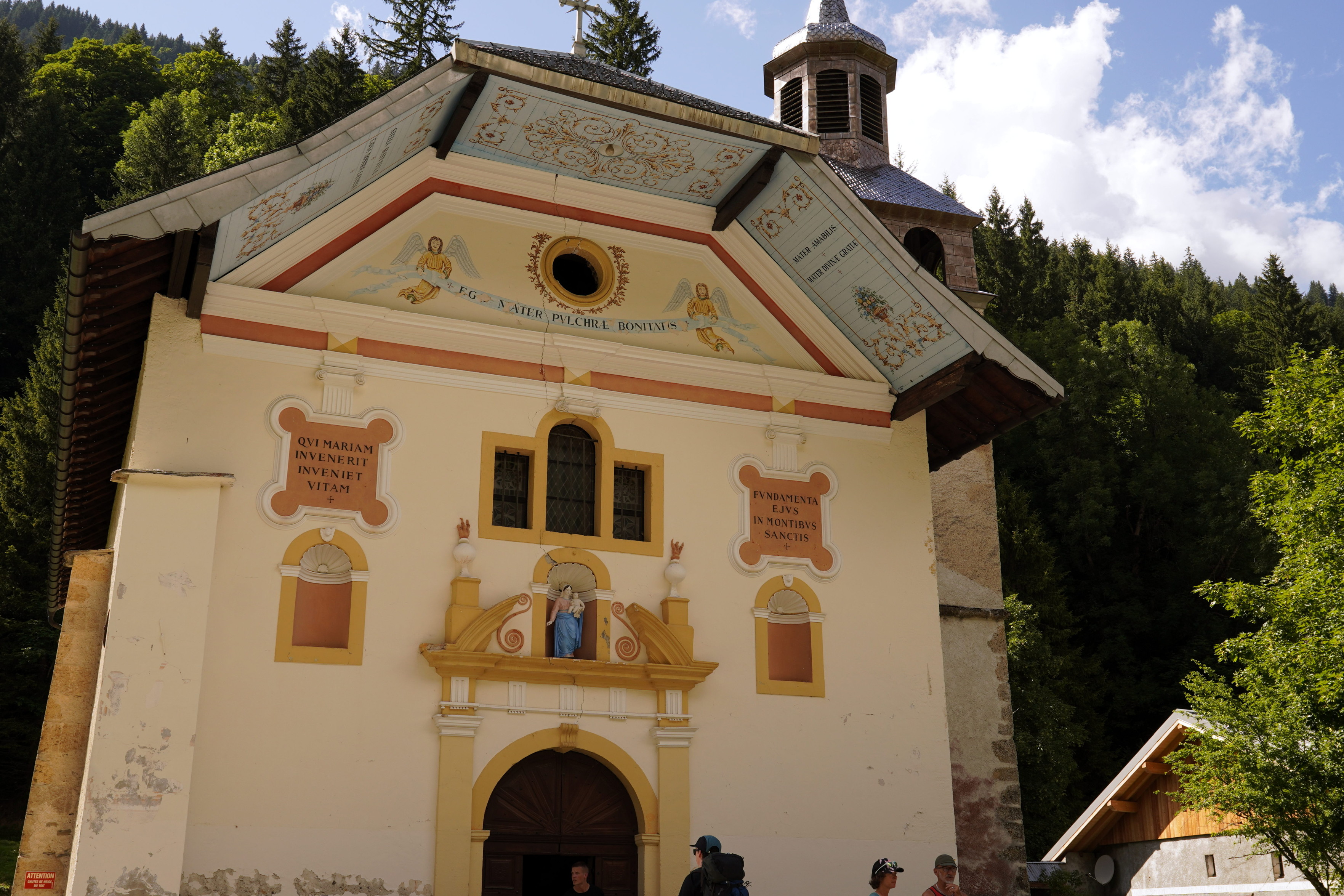 The Chapelle Notre-Dame-de-la-Gorge is a transit-accessible chapel before you go back on to the trail.
